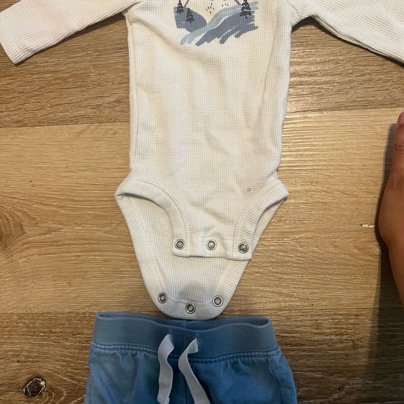 Carter’s dusty blue three piece set!! Size newborn - Picture 6 of 8